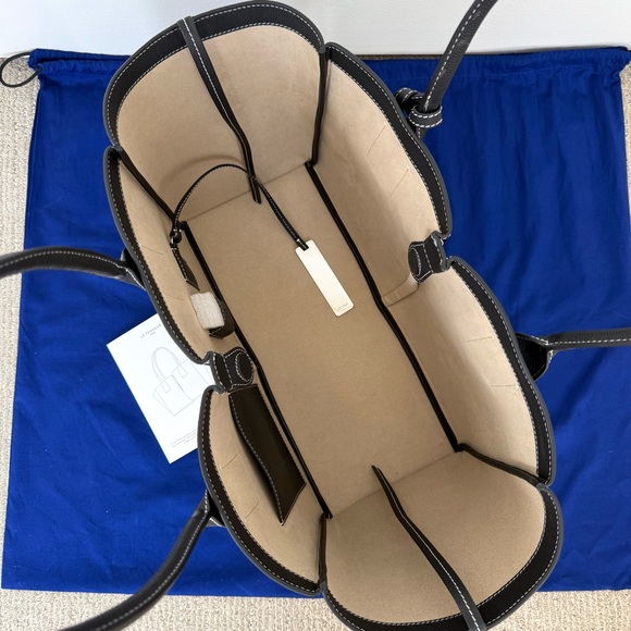 Le Tanneur Brand New Large Elena Bag. Elegant Tote Bag in Grained Leather - Picture 6 of 16